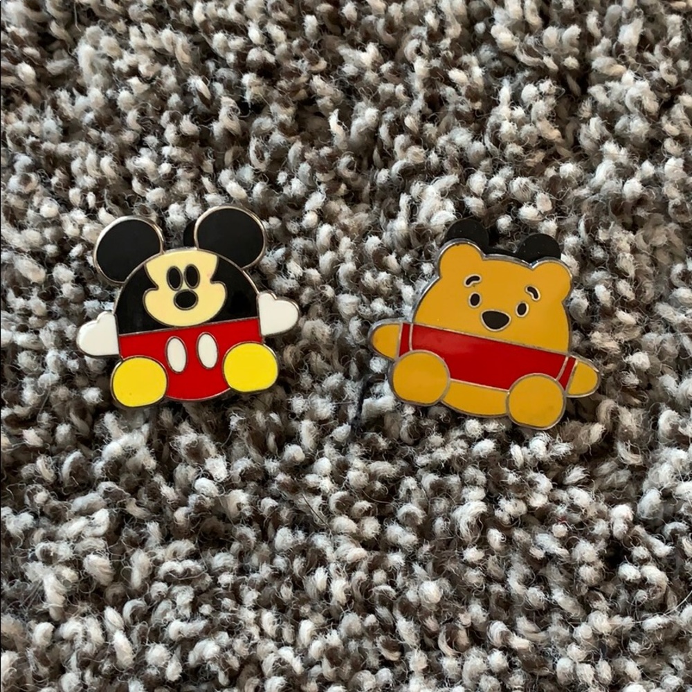 Disney pins